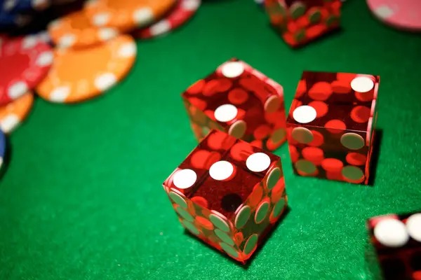 Live dealer at Macau Pools table on captogel slot